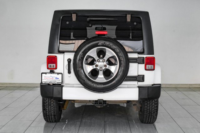 Used 2016 Jeep Wrangler Unlimited Sahara w/ Connectivity Group image 7