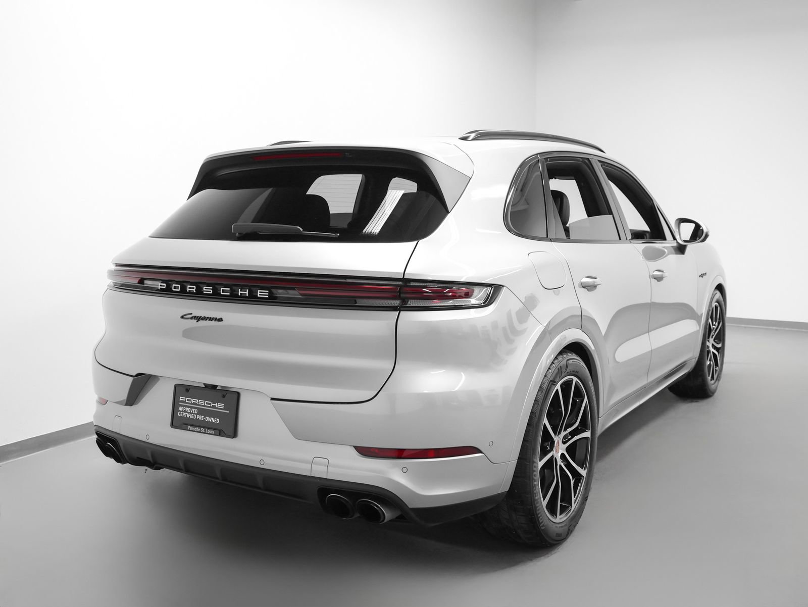 Certified 2025 Porsche Cayenne E-Hybrid image 12