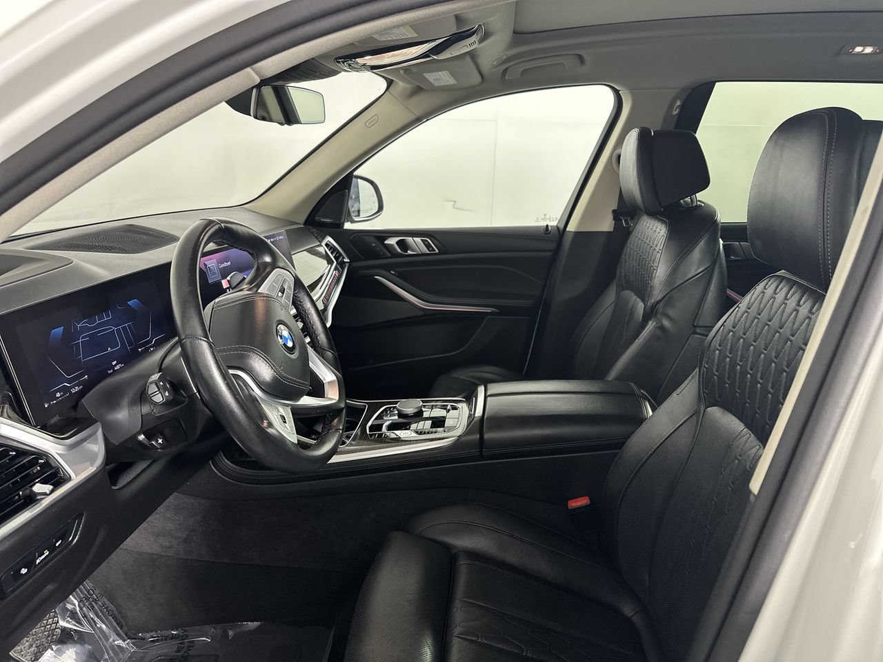 Used 2025 BMW X7 xDrive40i AWD/4WD image 2
