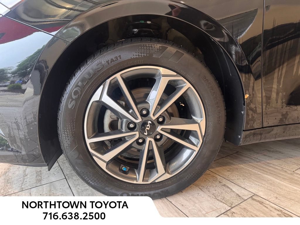 Used 2023 Kia Forte LXS FWD image 9