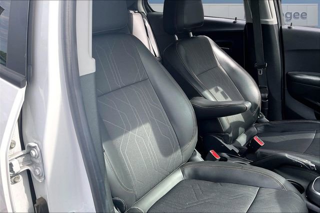 Used 2022 Chevrolet Trax LT w/ Redline Edition AWD/4WD image 29
