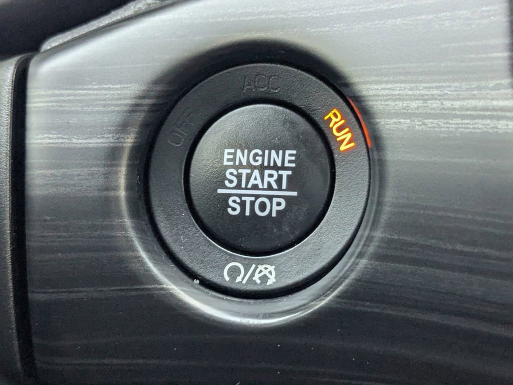 Used 2022 Jeep Grand Cherokee Laredo X image 30