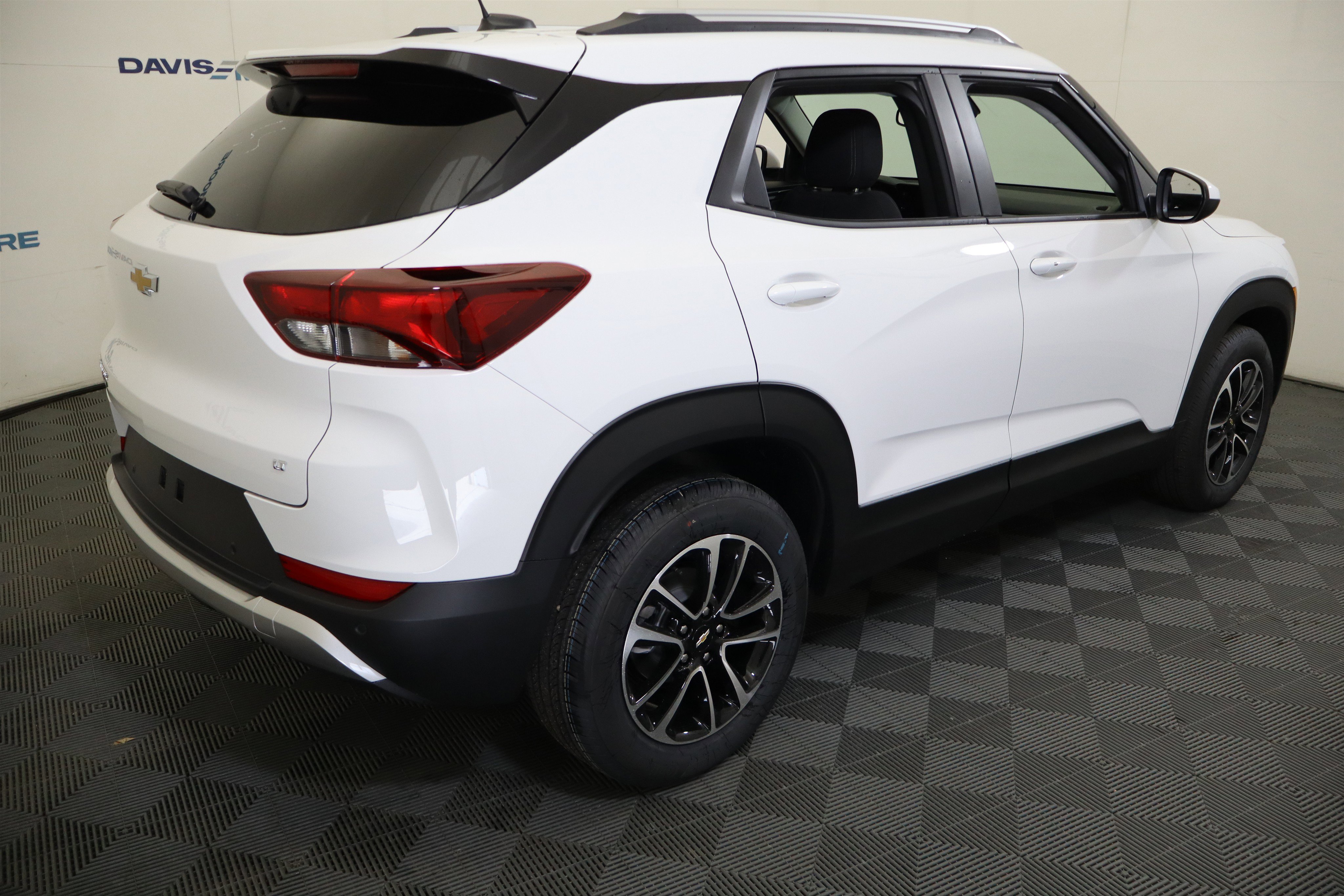 New 2026 Chevrolet TrailBlazer LT w/ Convenience Package FWD image 6