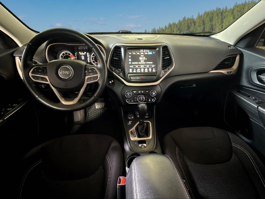 Used 2017 Jeep Cherokee 75th Anniversary AWD/4WD image 9
