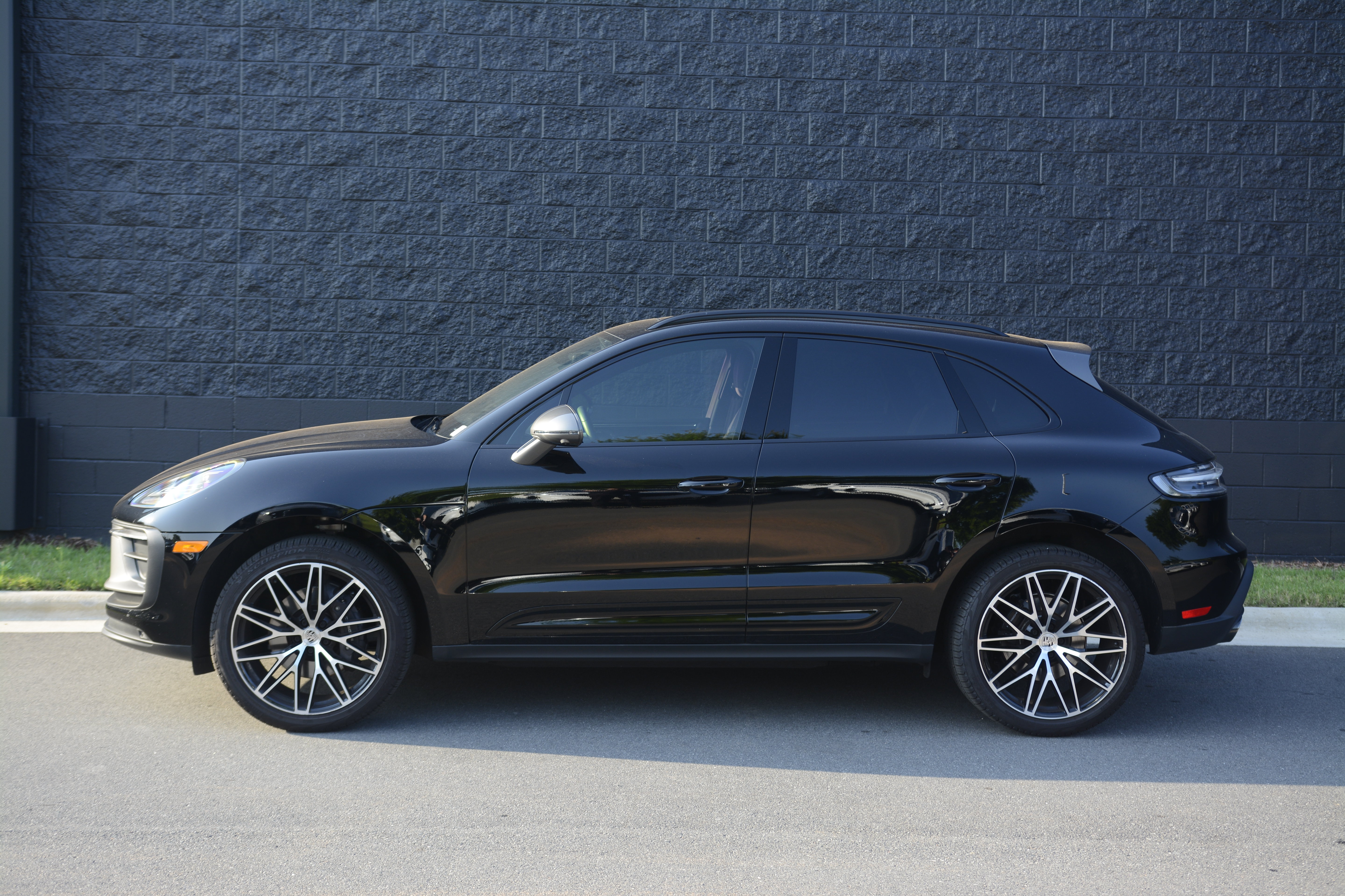 Certified 2026 Porsche Macan Turbo AWD/4WD image 2