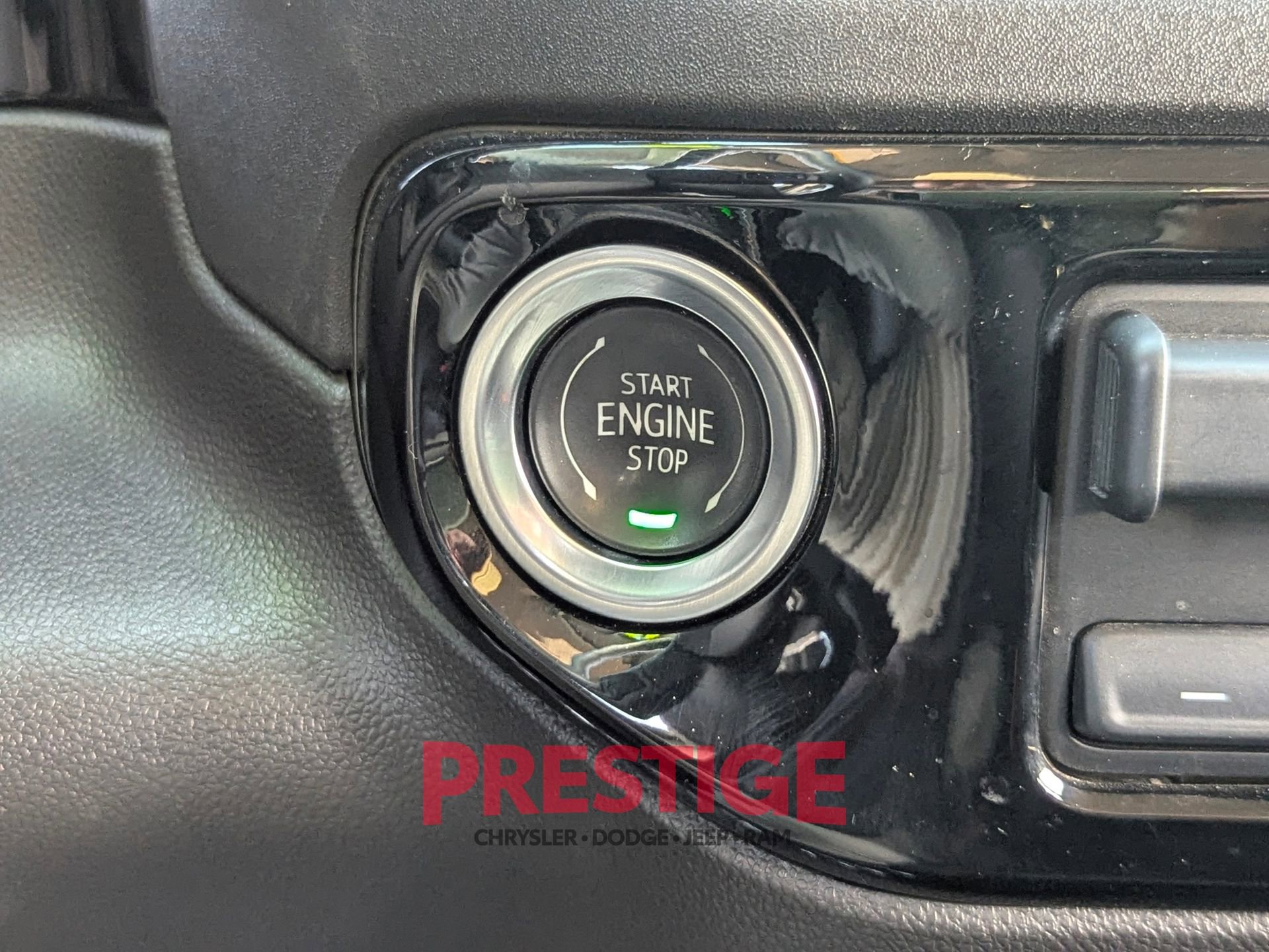 Used 2025 GMC Sierra 1500 SLT AWD/4WD image 24