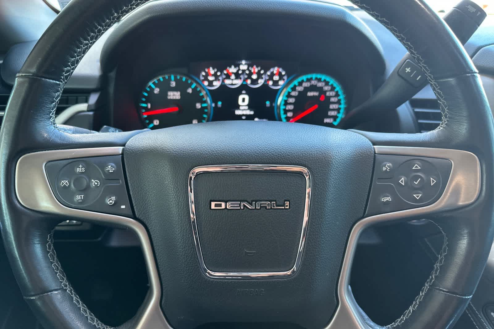 Used 2020 GMC Yukon Denali w/ Denali Premium Package AWD/4WD image 27