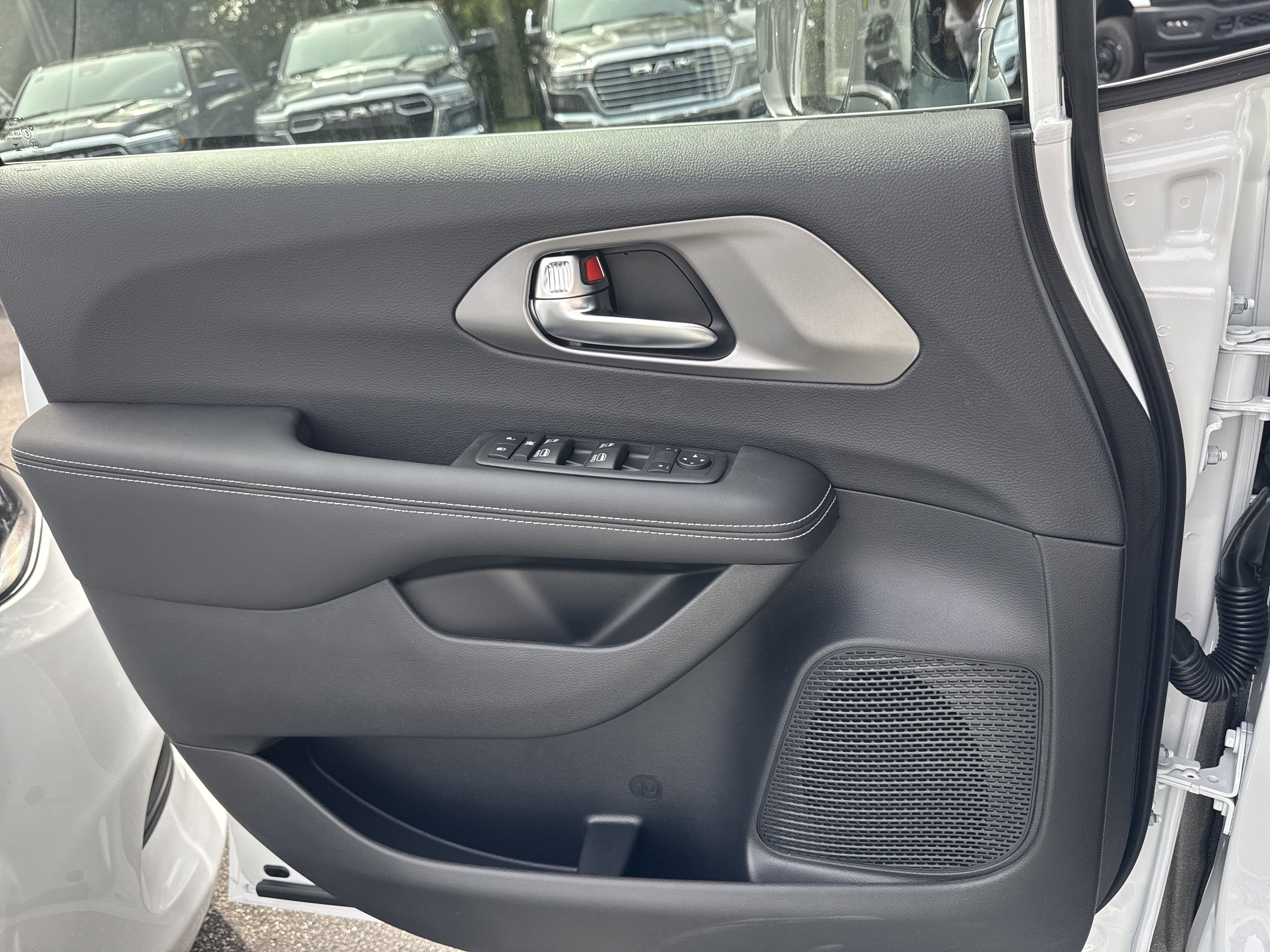 New 2026 Chrysler Voyager LX image 32