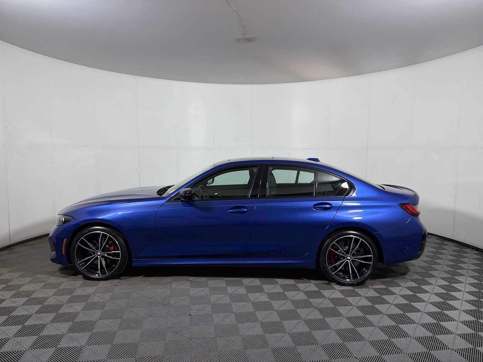 Used 2024 BMW 330i xDrive Sedan w/ M Sport Package AWD/4WD image 4