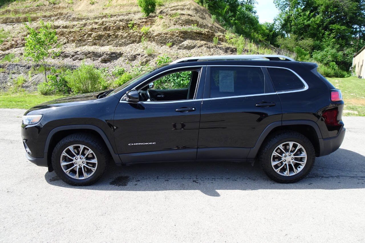Used 2020 Jeep Cherokee Latitude Plus w/ Cold Weather Group AWD/4WD image 1
