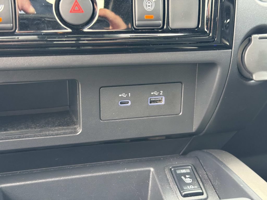 Used 2024 Nissan Titan SV w/ SV Bronze Edition Package RWD image 29