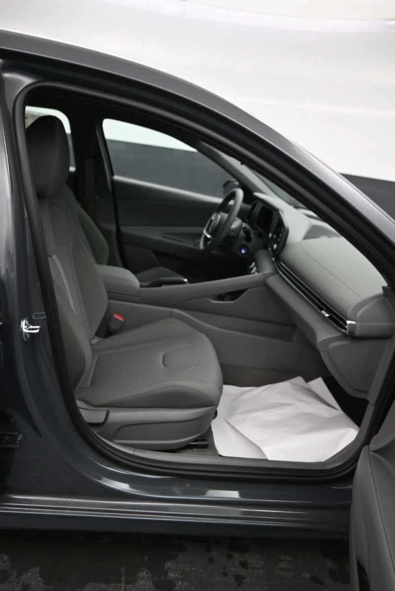New 2026 Hyundai Elantra SE FWD image 11