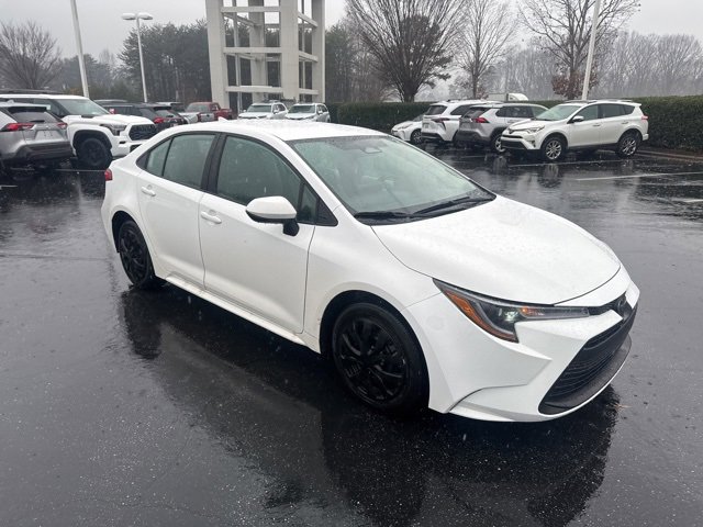 Used 2025 Toyota Corolla LE image 3