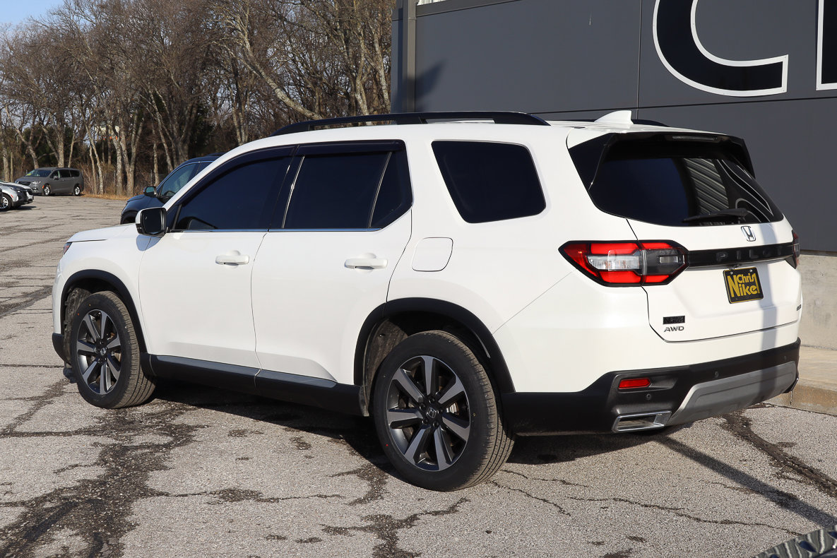Used 2024 Honda Pilot Touring image 6
