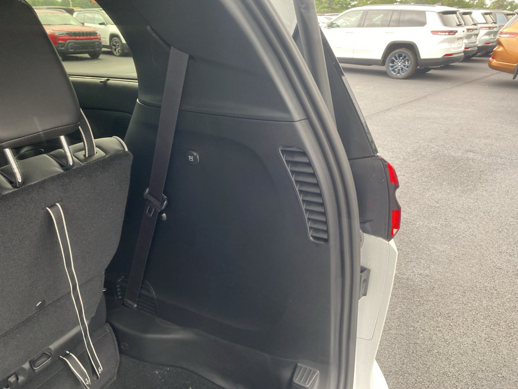New 2027 Chrysler Pacifica Limited w/ S Appearance Package FWD image 22