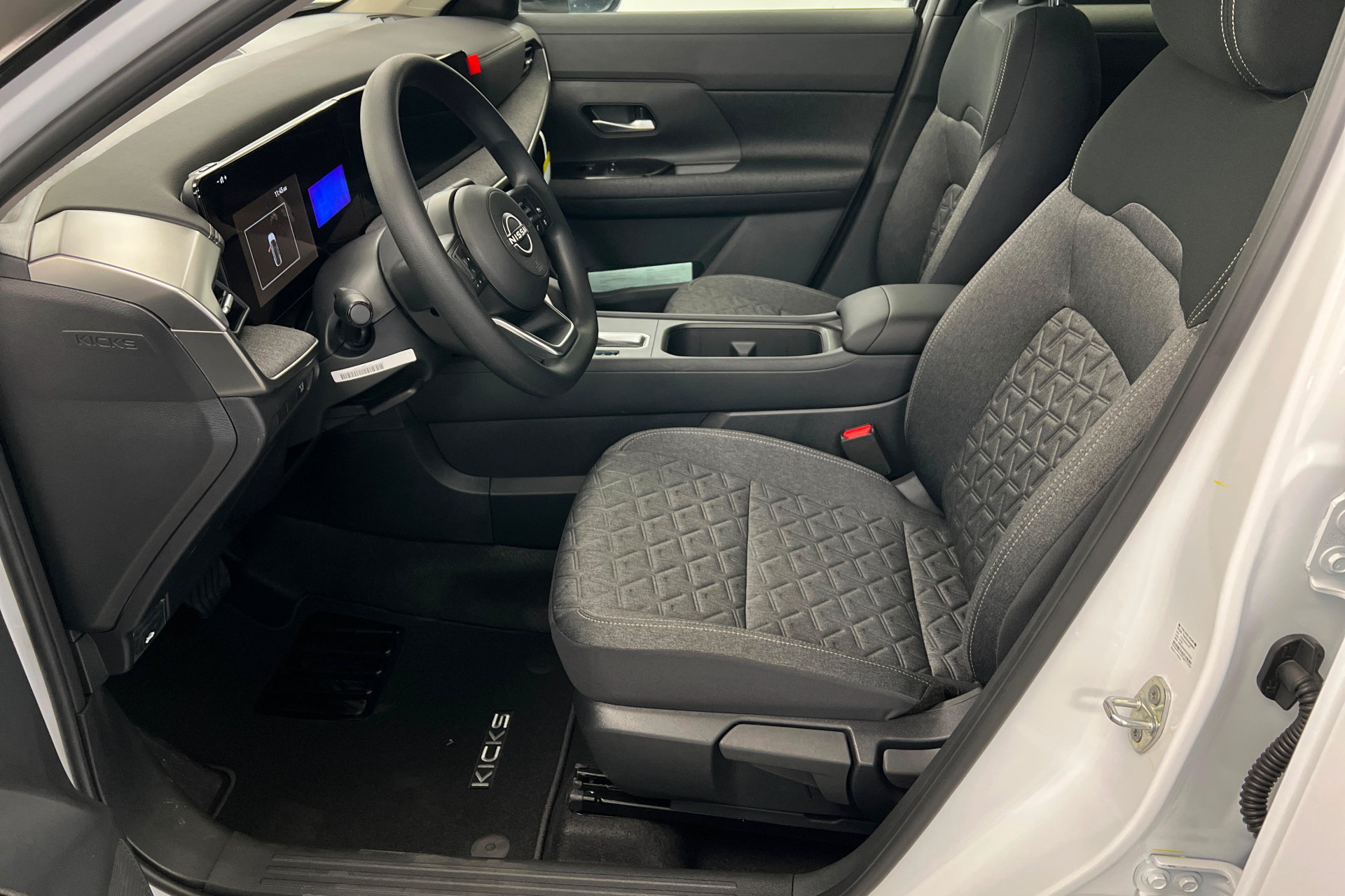 New 2026 Nissan Kicks SV w/ SV Premium Package FWD image 17