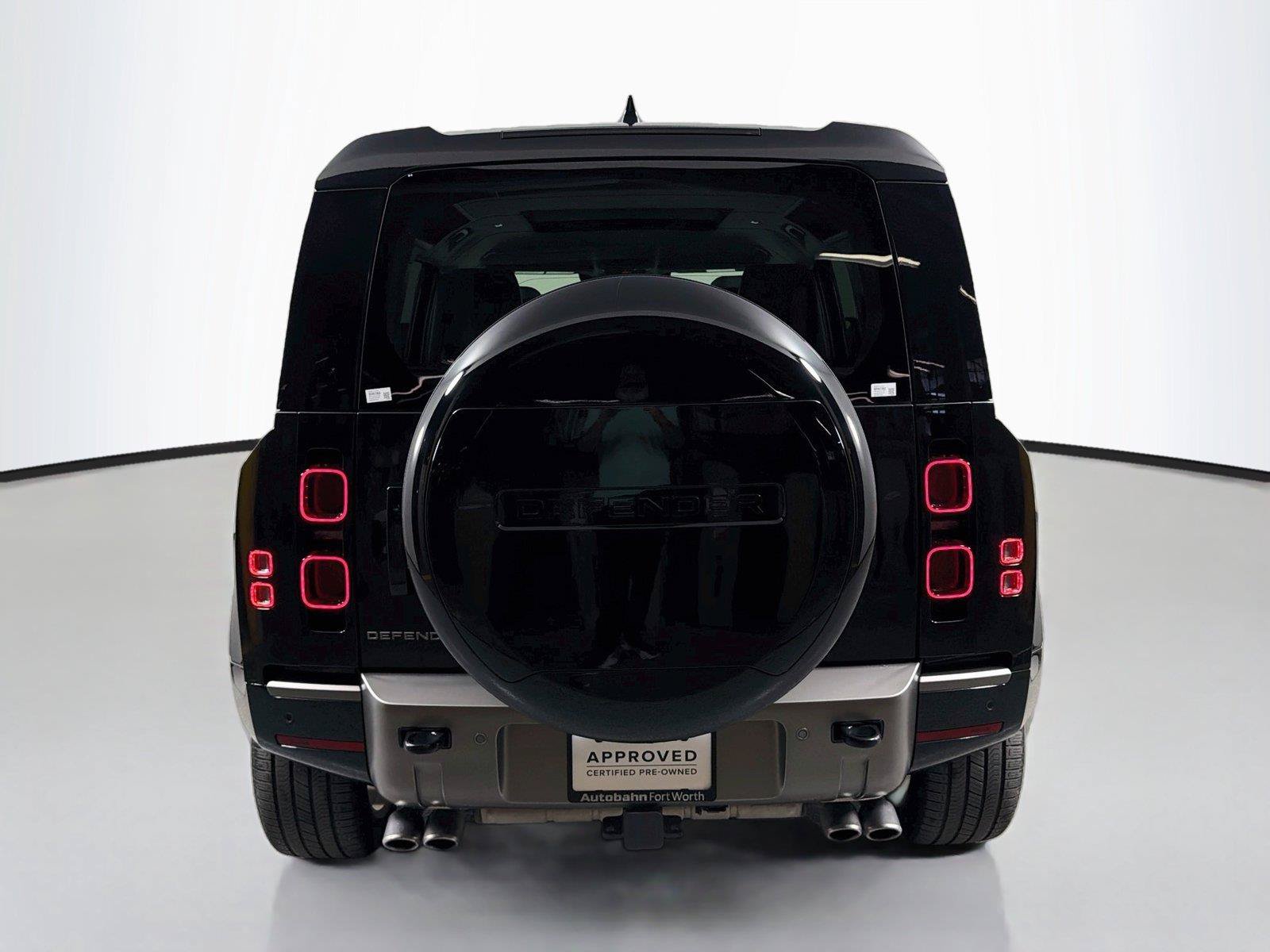 Certified 2025 Land Rover Defender 110 X-Dynamic SE AWD/4WD image 6