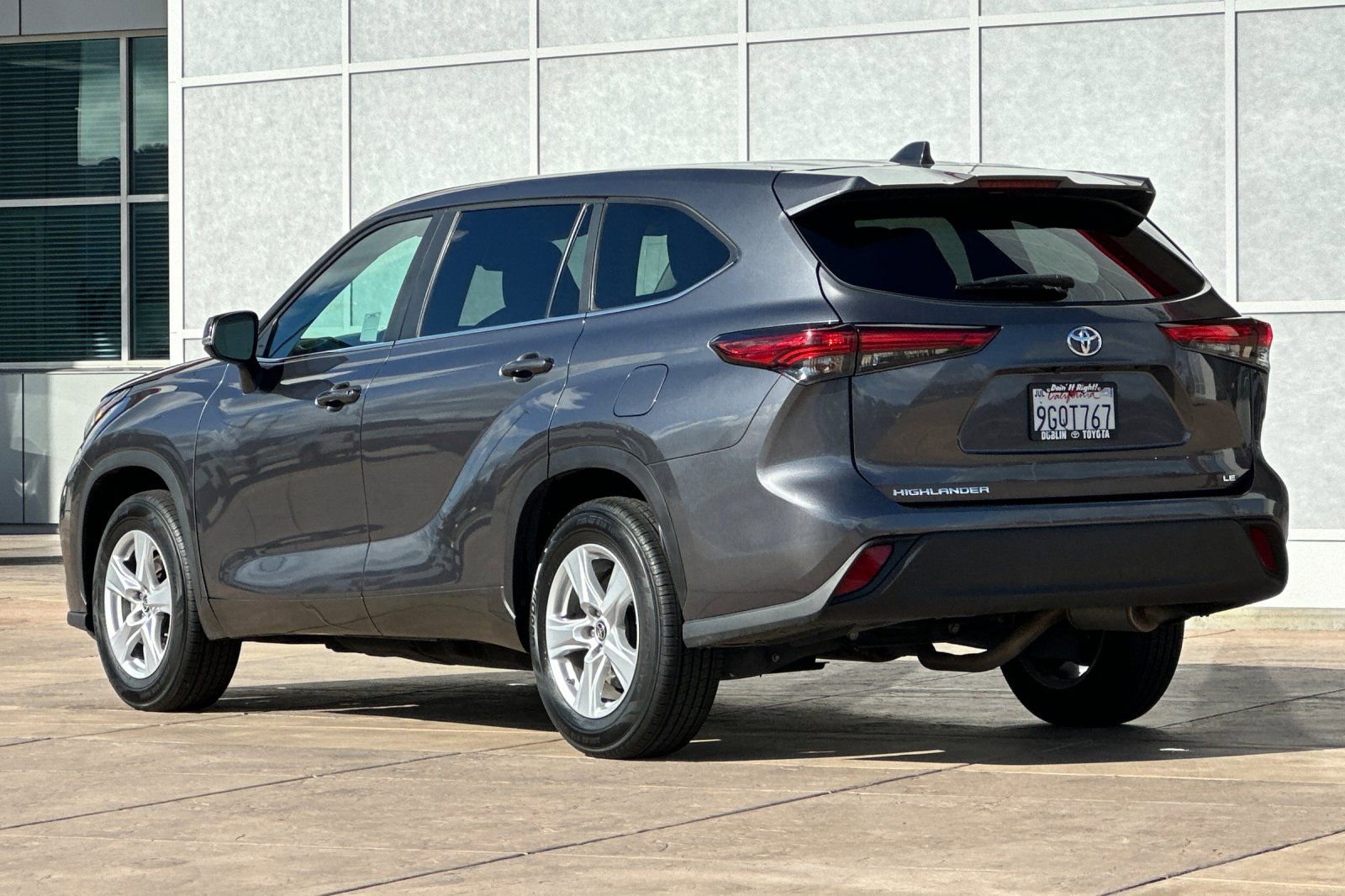 Used 2023 Toyota Highlander LE image 7