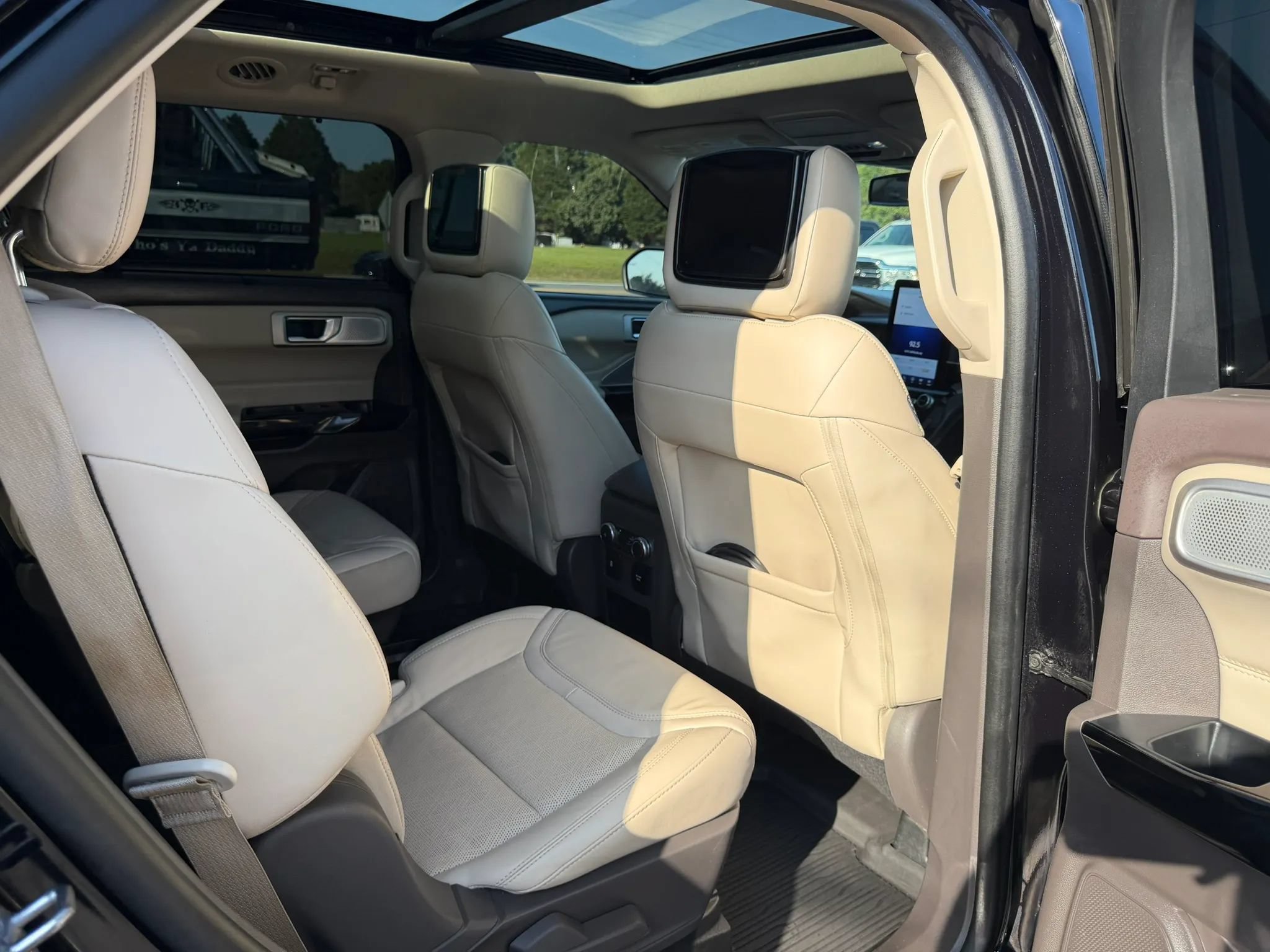 Used 2021 Ford Explorer Platinum w/ Equipment Group 601A AWD/4WD image 27