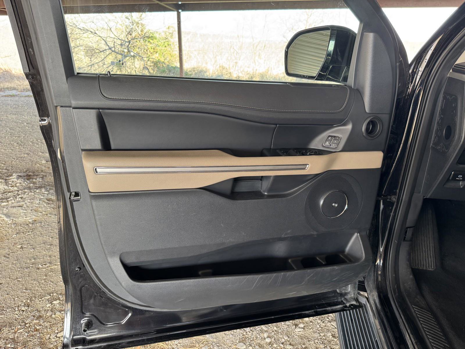 Used 2024 Ford Expedition Limited image 23