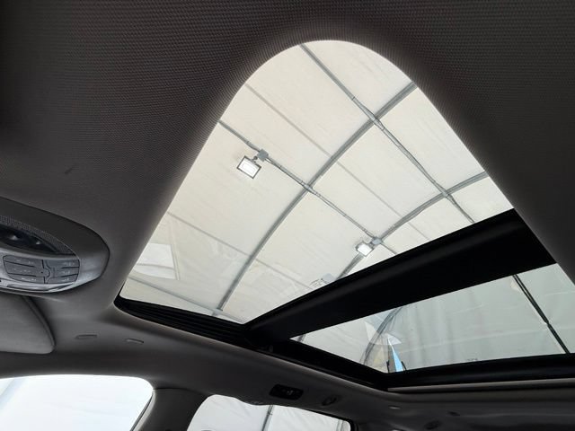 Used 2023 Chrysler Pacifica Limited FWD image 46
