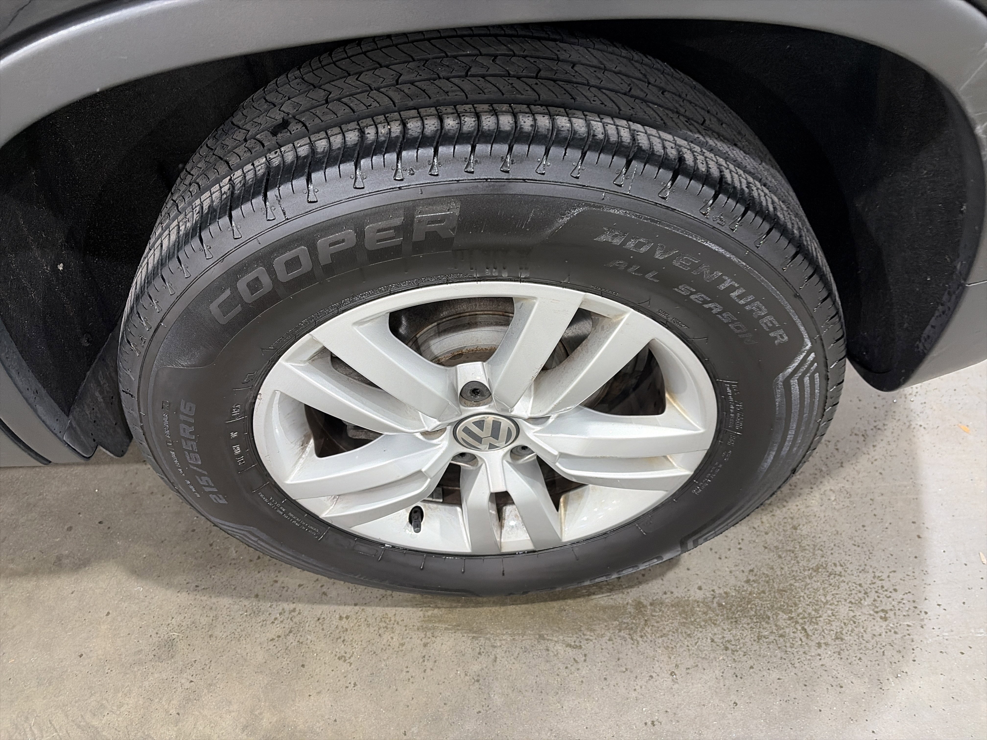 Used 2017 Volkswagen Tiguan S image 11