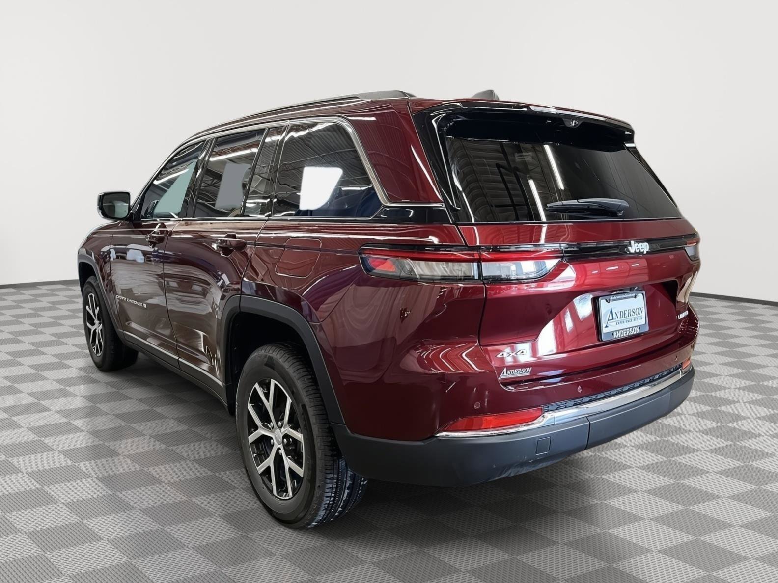 Used 2025 Jeep Grand Cherokee Limited w/ Luxury Tech Group II AWD/4WD image 7