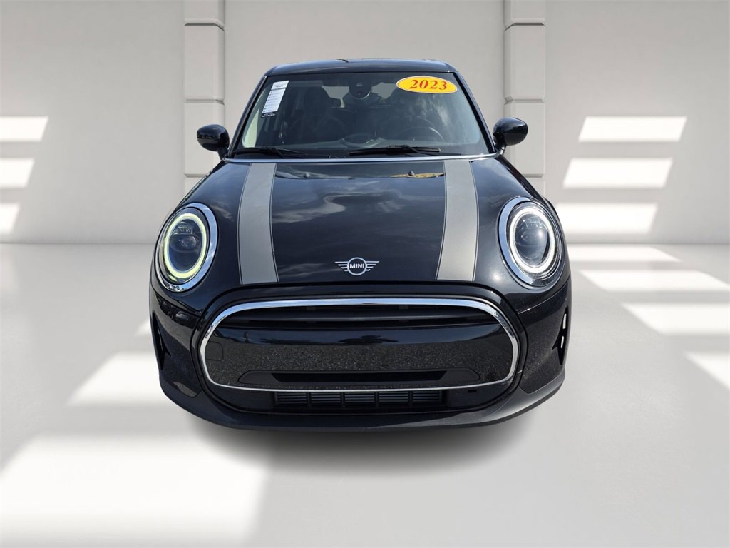 Used 2023 MINI Cooper 4-Door Hardtop image 2