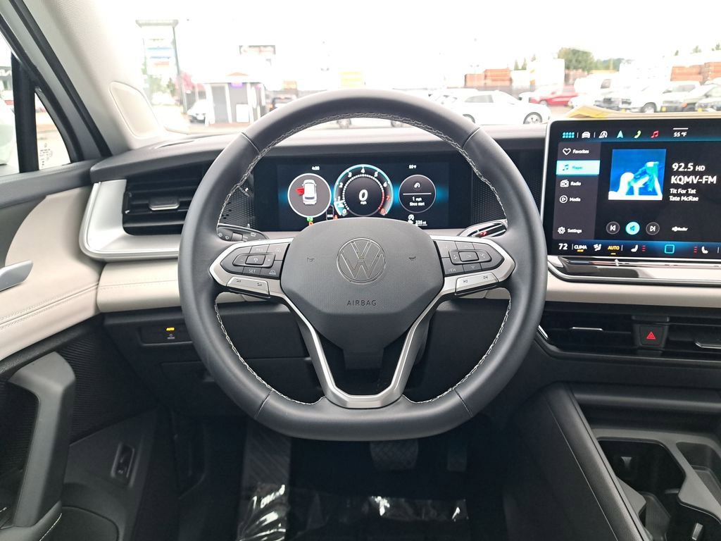 Used 2025 Volkswagen Tiguan SE image 22