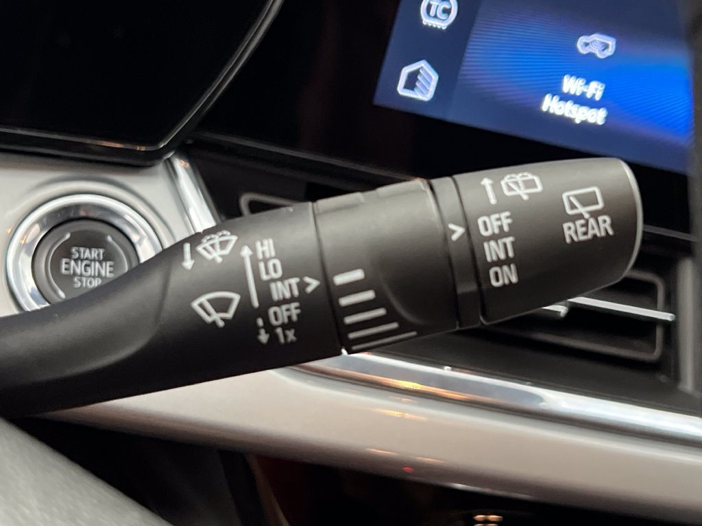 Used 2025 Chevrolet Trax LT FWD image 46