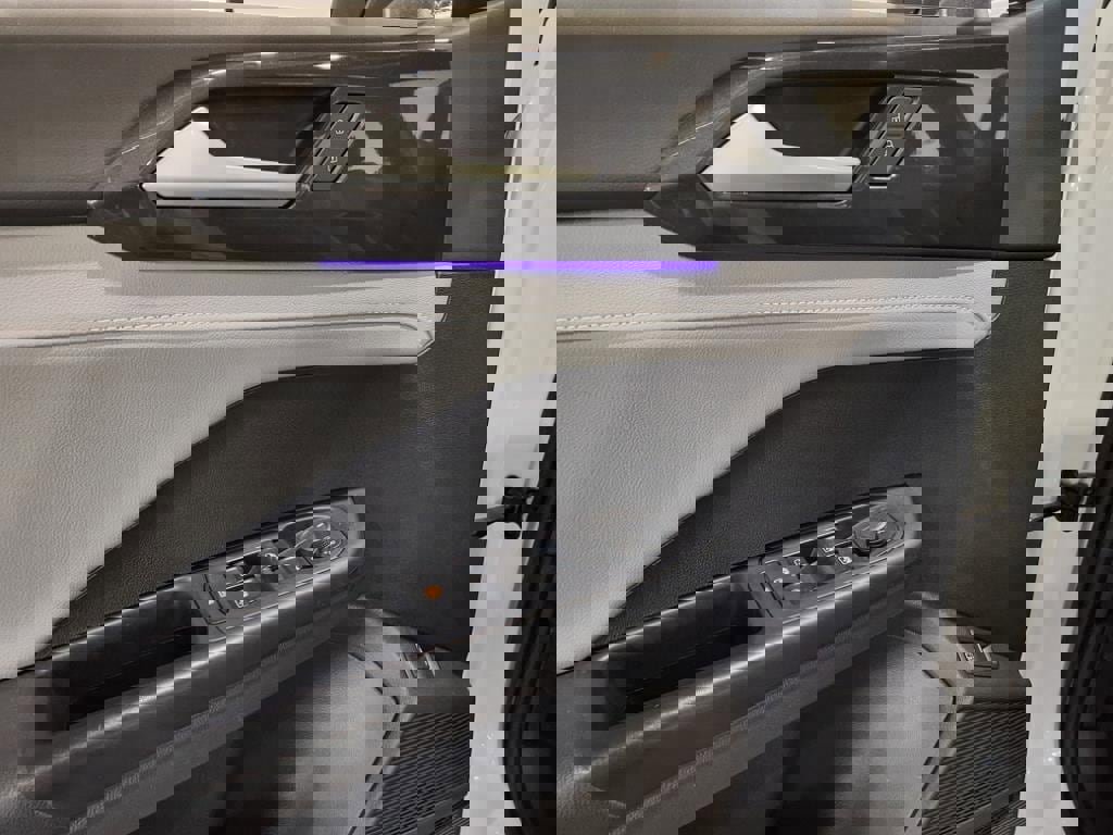 Used 2022 Volkswagen Taos SEL image 18