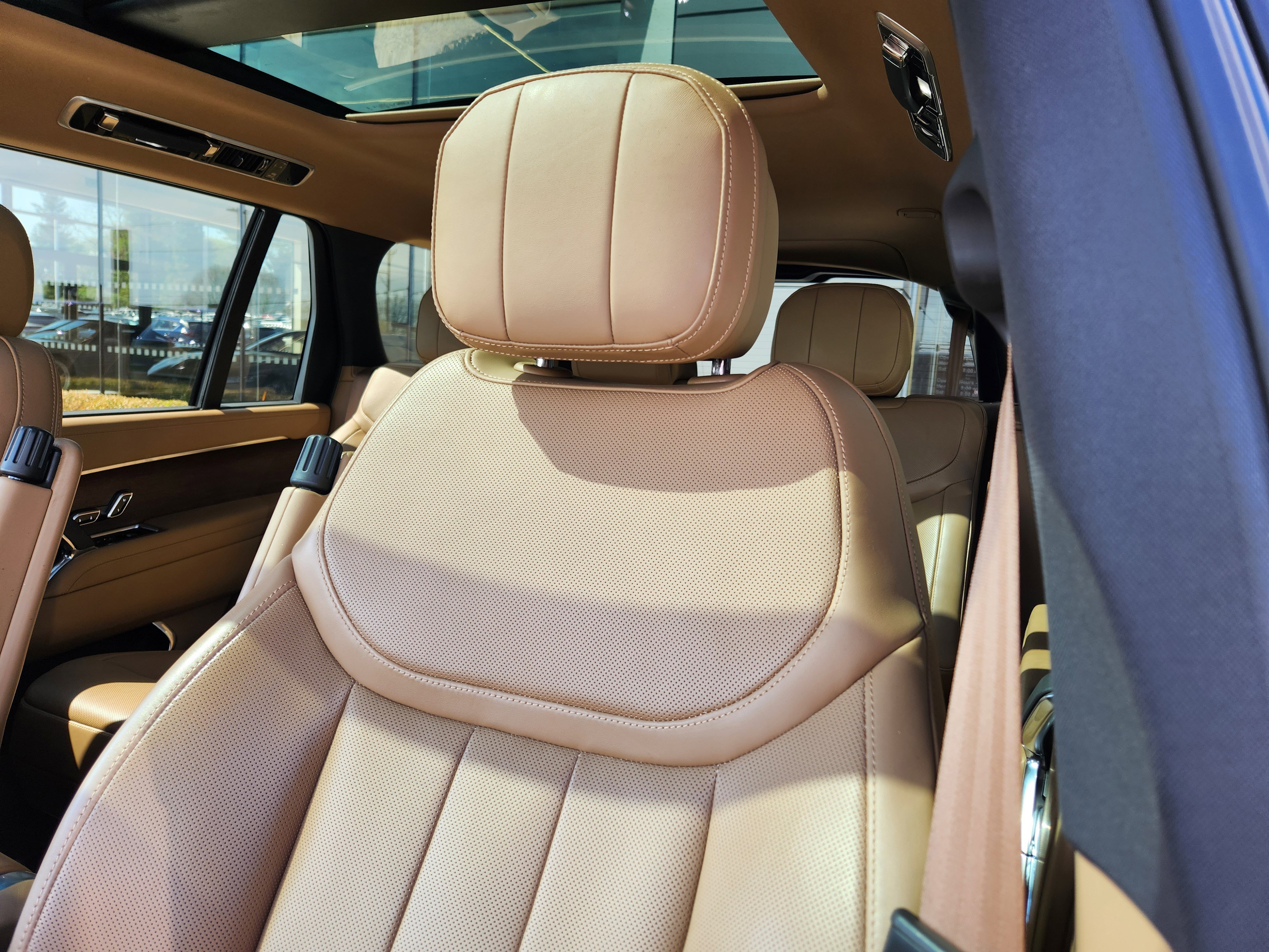 Certified 2024 Land Rover Range Rover Long Wheelbase SE image 11