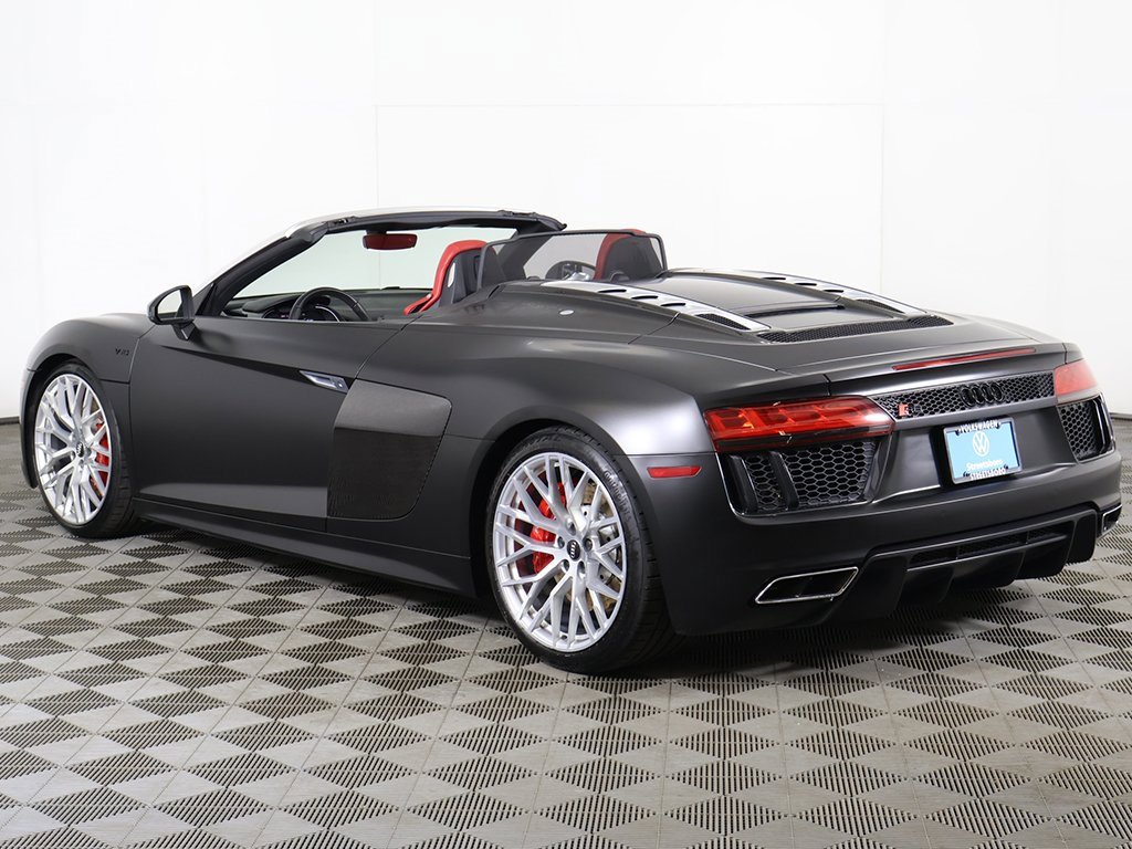 Used 2018 Audi R8 V10 w/ Carbon Exterior Package image 9
