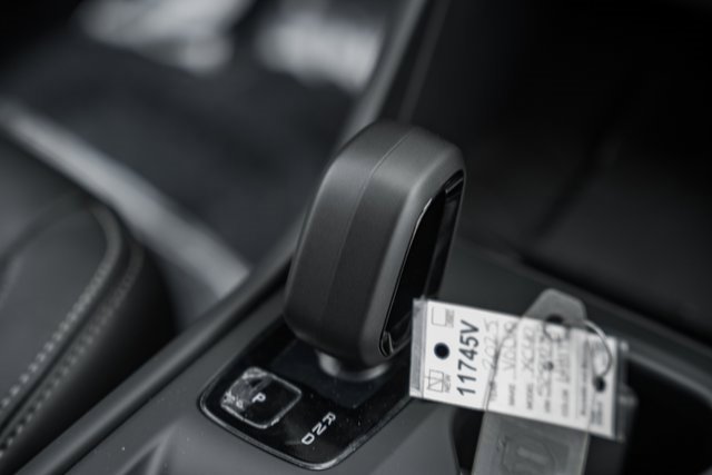 Certified 2025 Volvo XC40 B5 Core w/ Protection Package Premier image 28