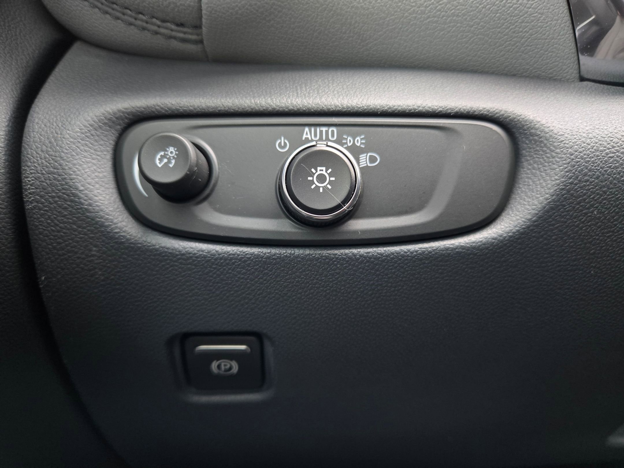 Used 2019 Chevrolet Blazer LT FWD image 26