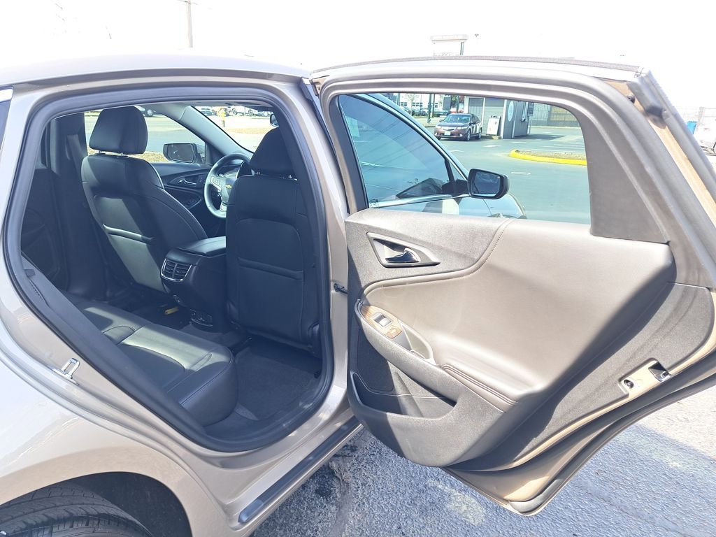 Used 2024 Chevrolet Malibu LT FWD image 14