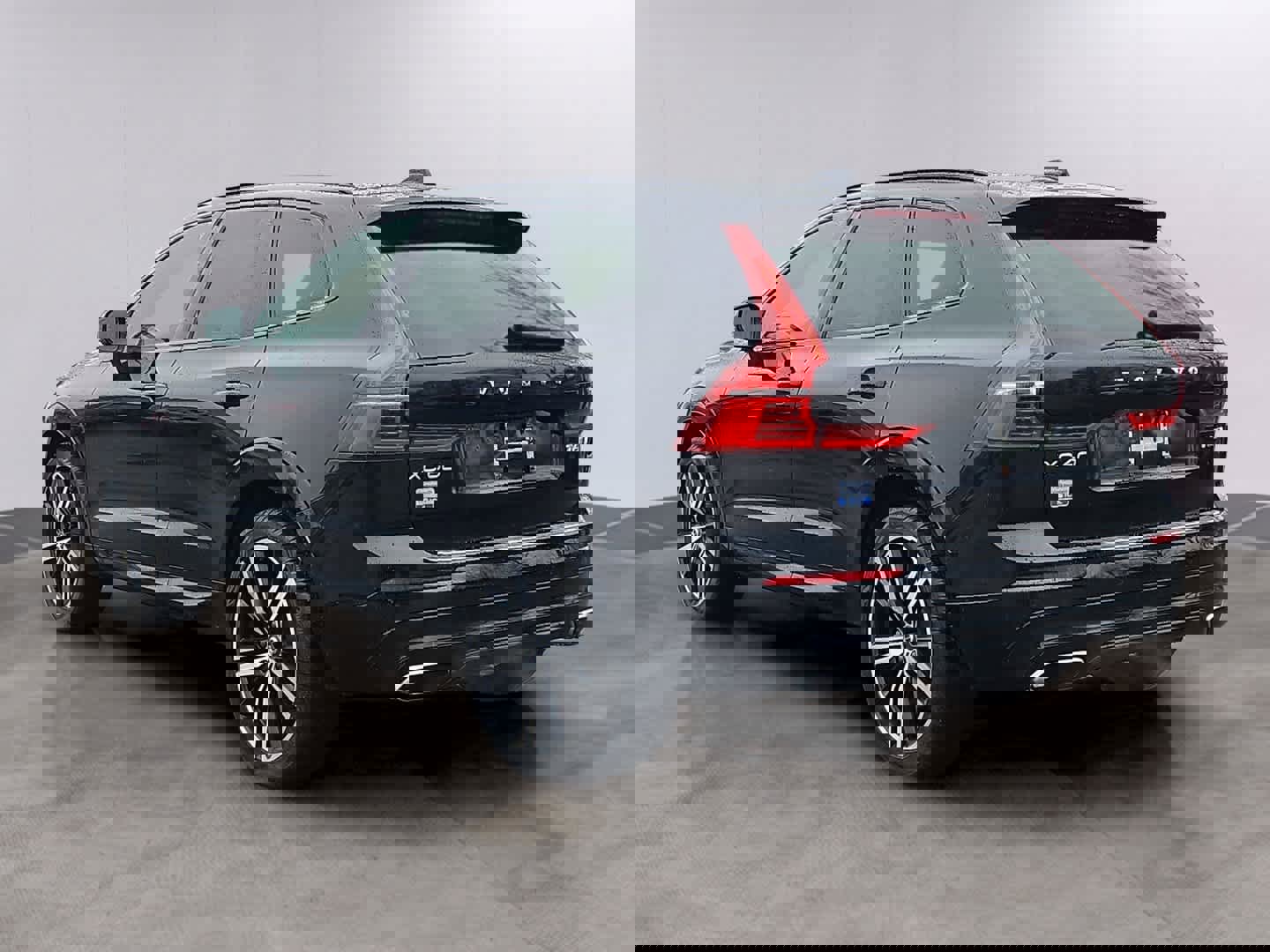 Used 2020 Volvo XC60 T6 R-Design w/ Protection Package Premier image 6