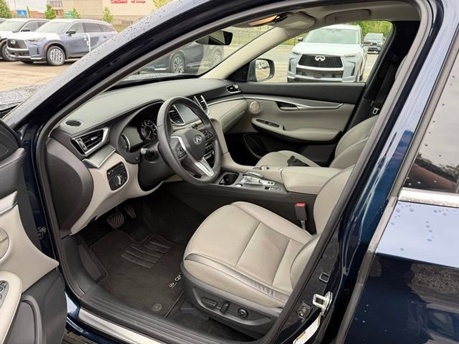 Used 2023 INFINITI QX50 Luxe AWD/4WD image 9