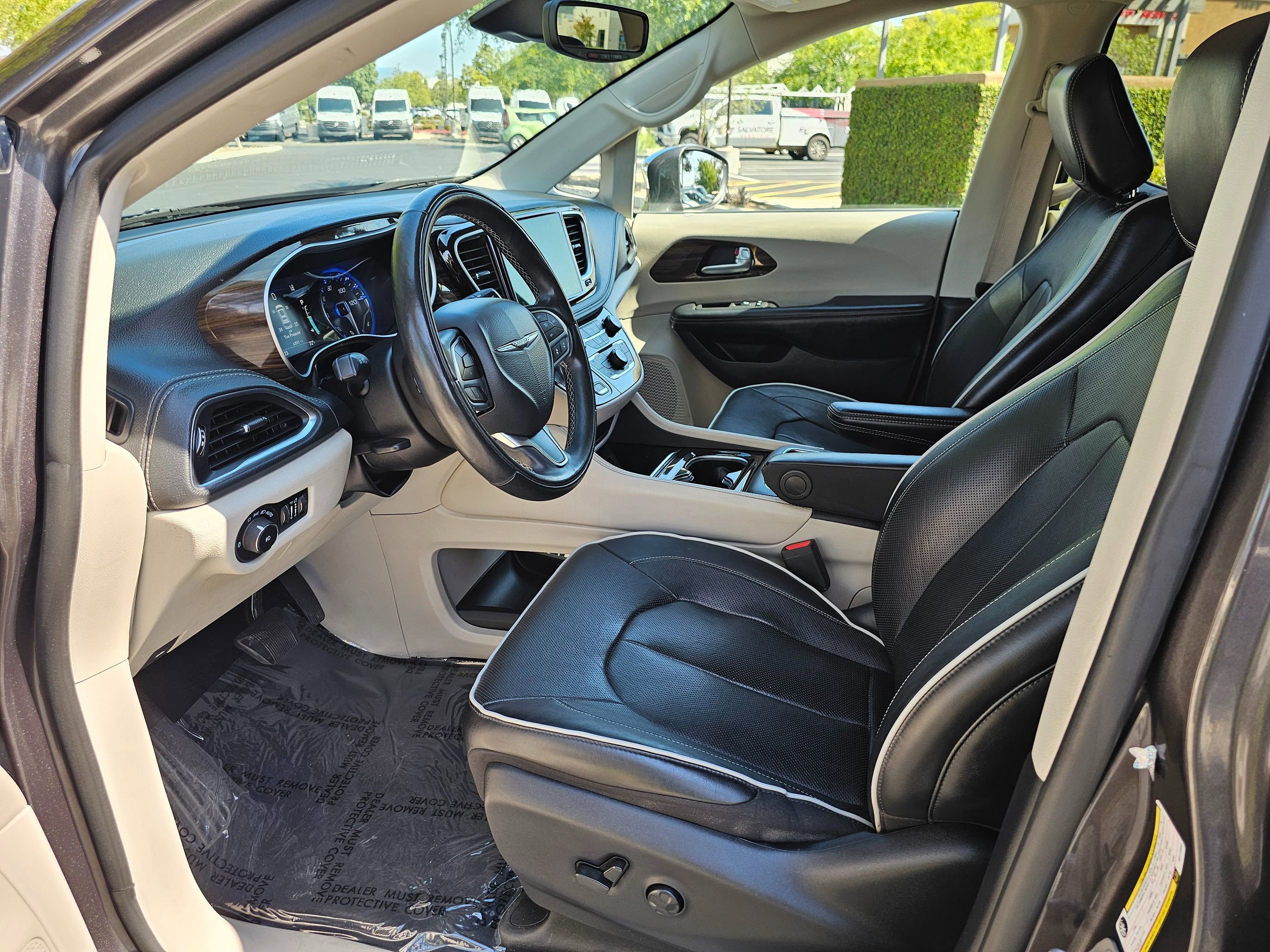 Used 2022 Chrysler Pacifica Limited image 13