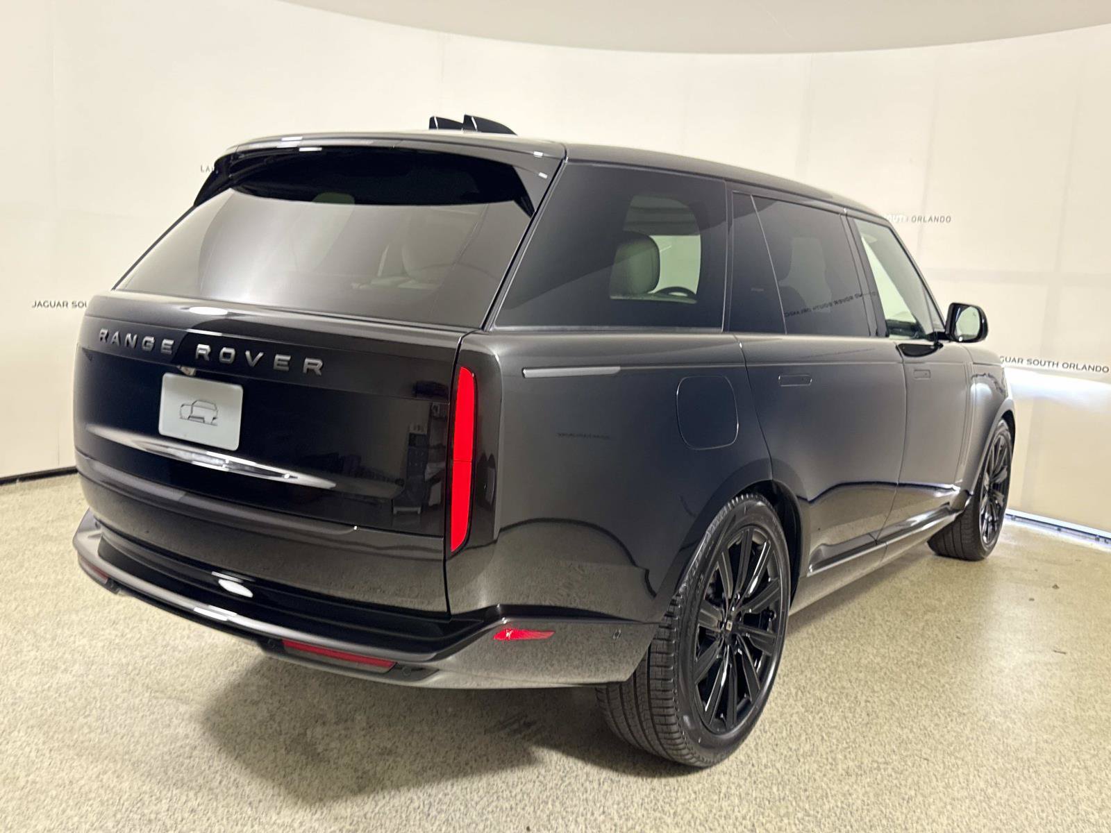 New 2027 Land Rover Range Rover Long Wheelbase SE AWD/4WD image 5