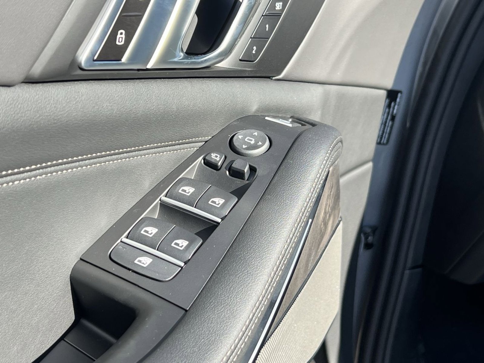 New 2026 BMW X5 xDrive40i w/ Premium Package image 12