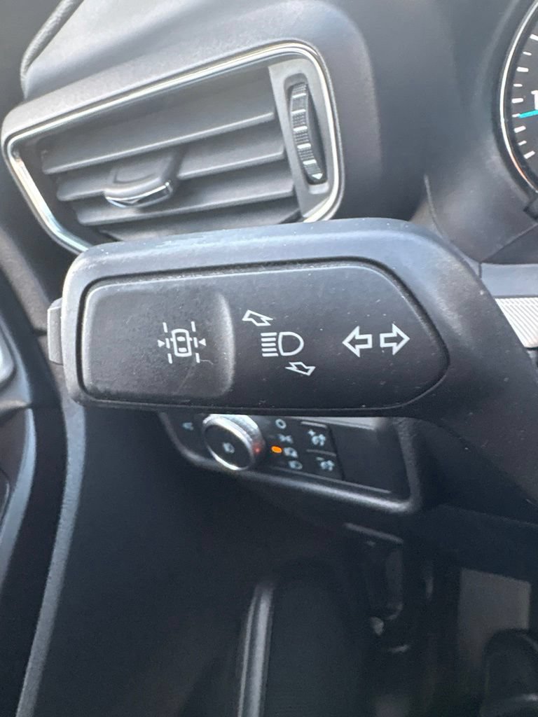 Used 2020 Ford Explorer XLT w/ Equipment Group 202A RWD image 30