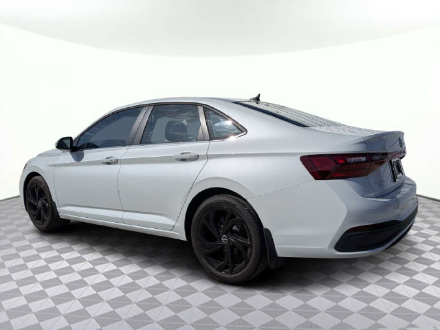 Used 2025 Volkswagen Jetta SE FWD image 5