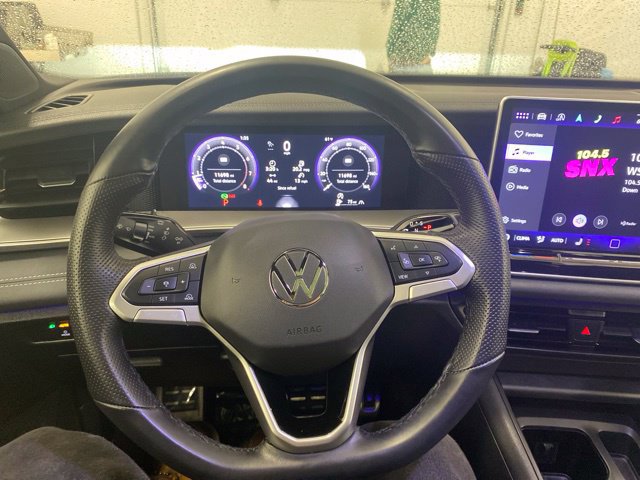 Used 2025 Volkswagen Tiguan SE R-Line AWD/4WD image 13