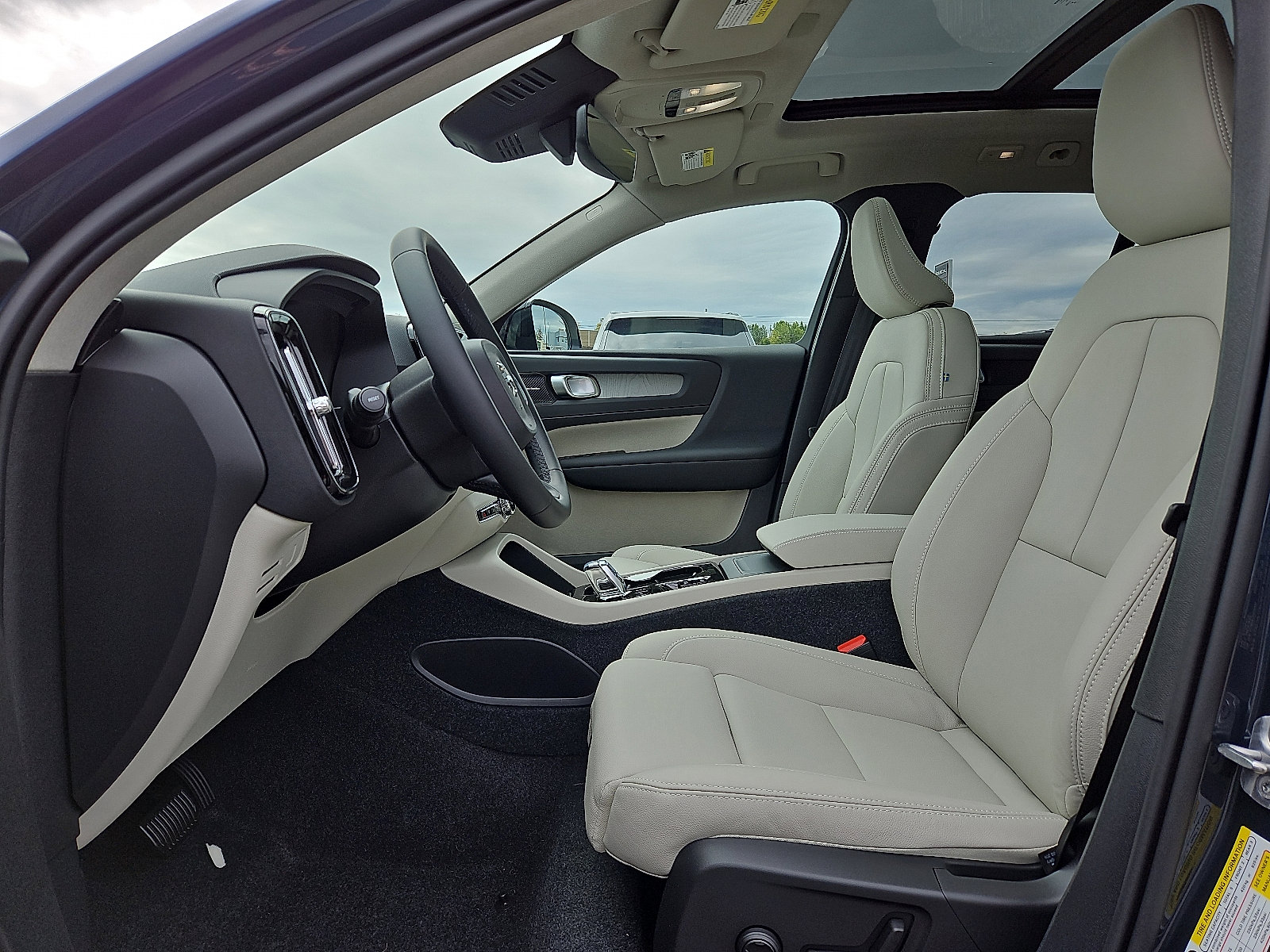 New 2026 Volvo XC40 B5 Ultra w/ Protection Package Premier AWD/4WD image 11