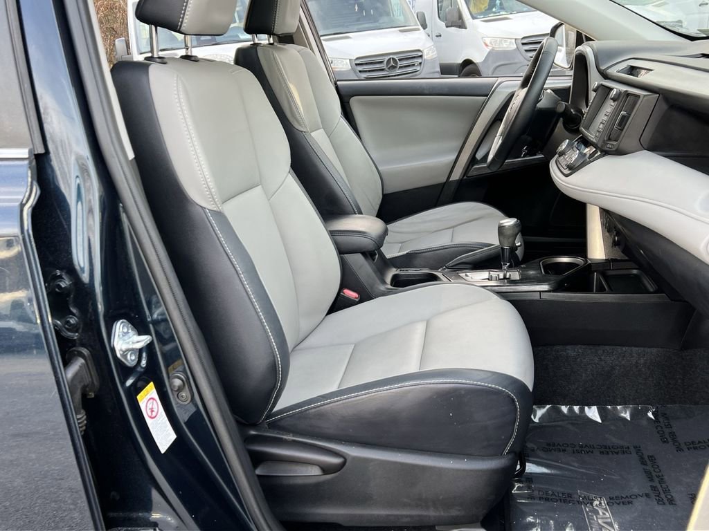 Used 2017 Toyota RAV4 Platinum image 26