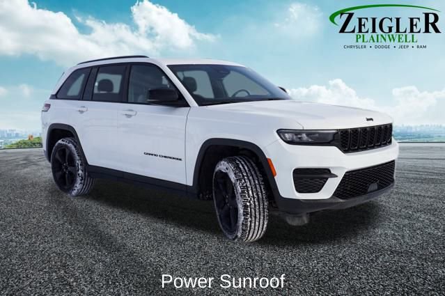 Used 2023 Jeep Grand Cherokee Altitude image 4