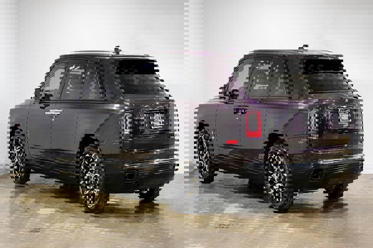 Used 2023 Rolls-Royce Cullinan Black Badge w/ Dark Exterior Package image 9