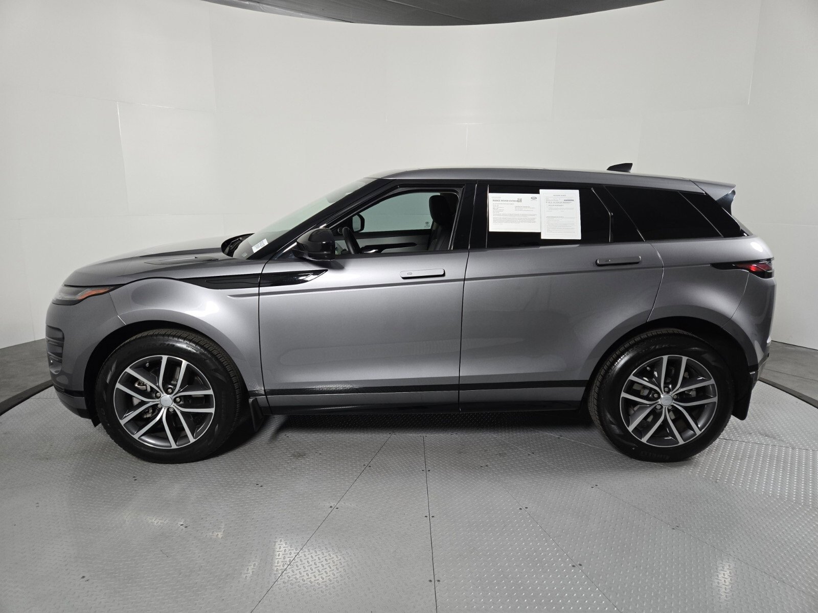 Used 2024 Land Rover Range Rover Evoque Dynamic SE image 32