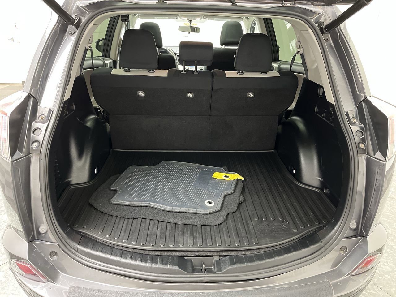 Used 2016 Toyota RAV4 XLE FWD image 25